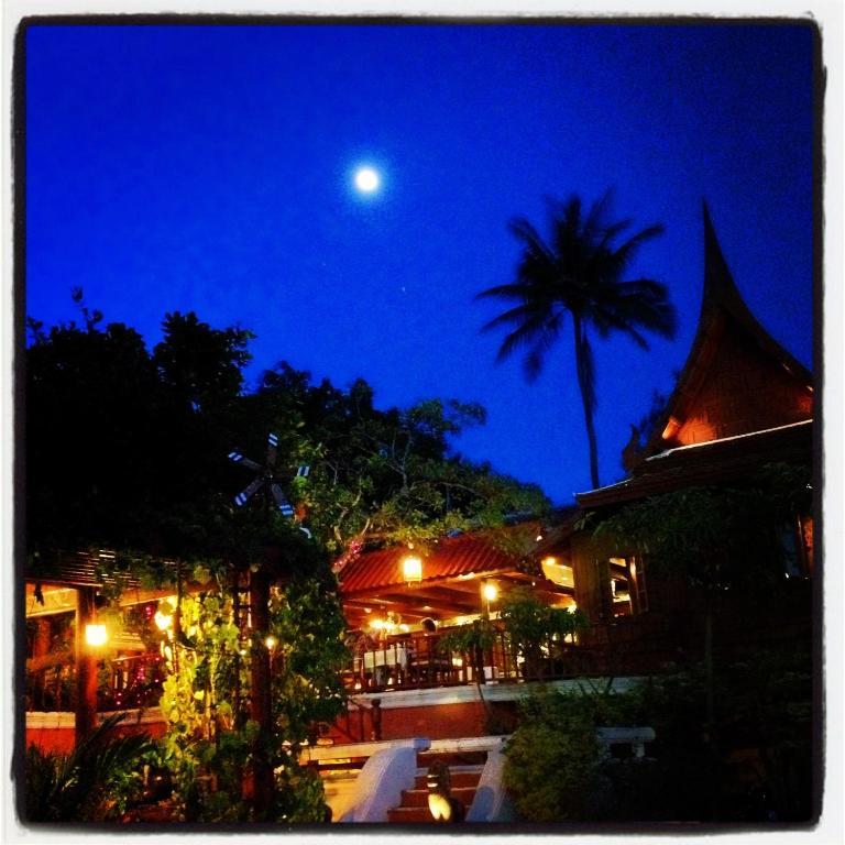 ホテル ハリーズ バンガロー&レストラン メナムビーチ エクステリア 写真